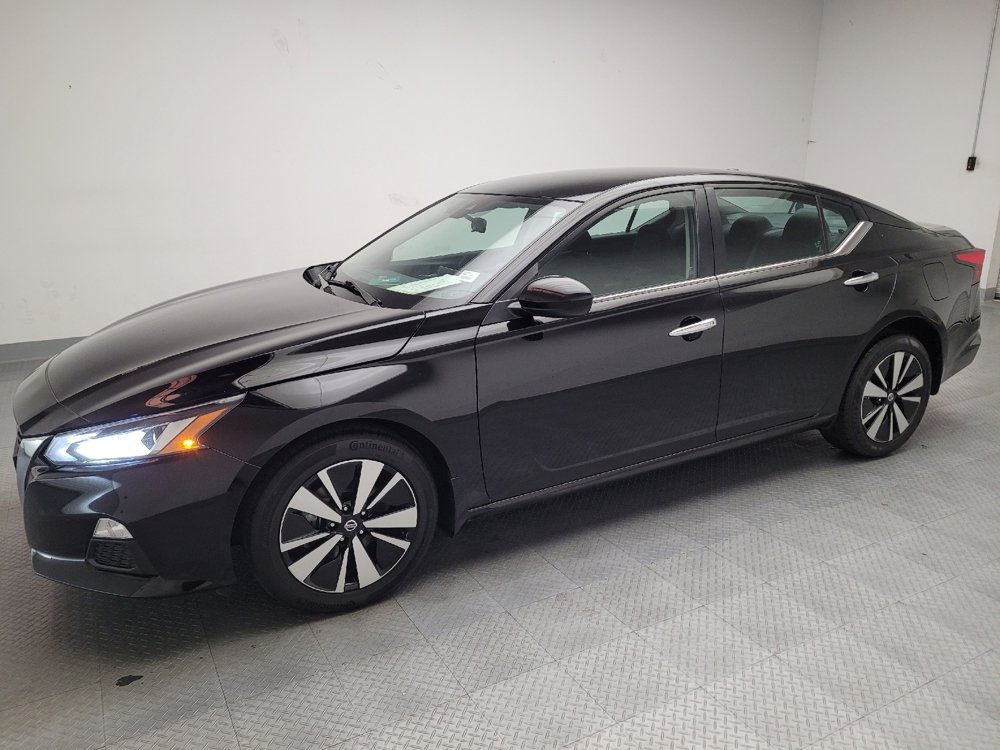 Used 2022 Nissan Altima 2.5 SV image 2