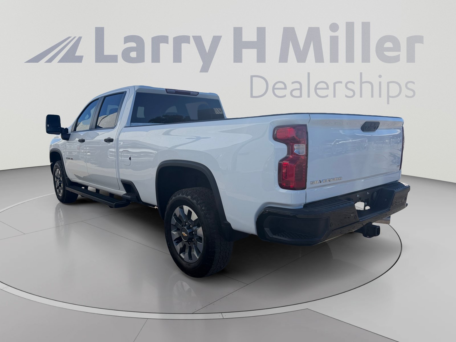 Used 2025 Chevrolet Silverado 2500 Custom w/ Custom Value Package AWD/4WD image 3