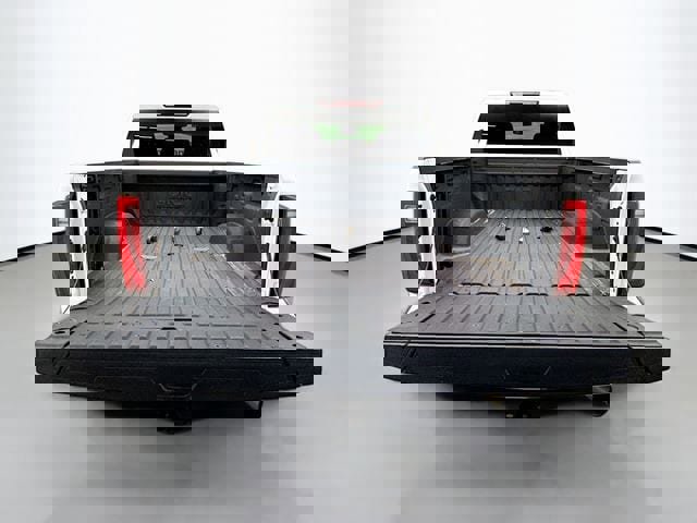 Used 2025 GMC Sierra 2500 SLT image 30