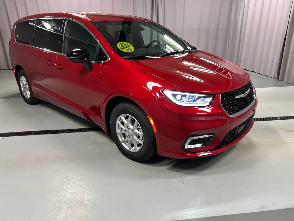 New 2026 Chrysler Pacifica Select