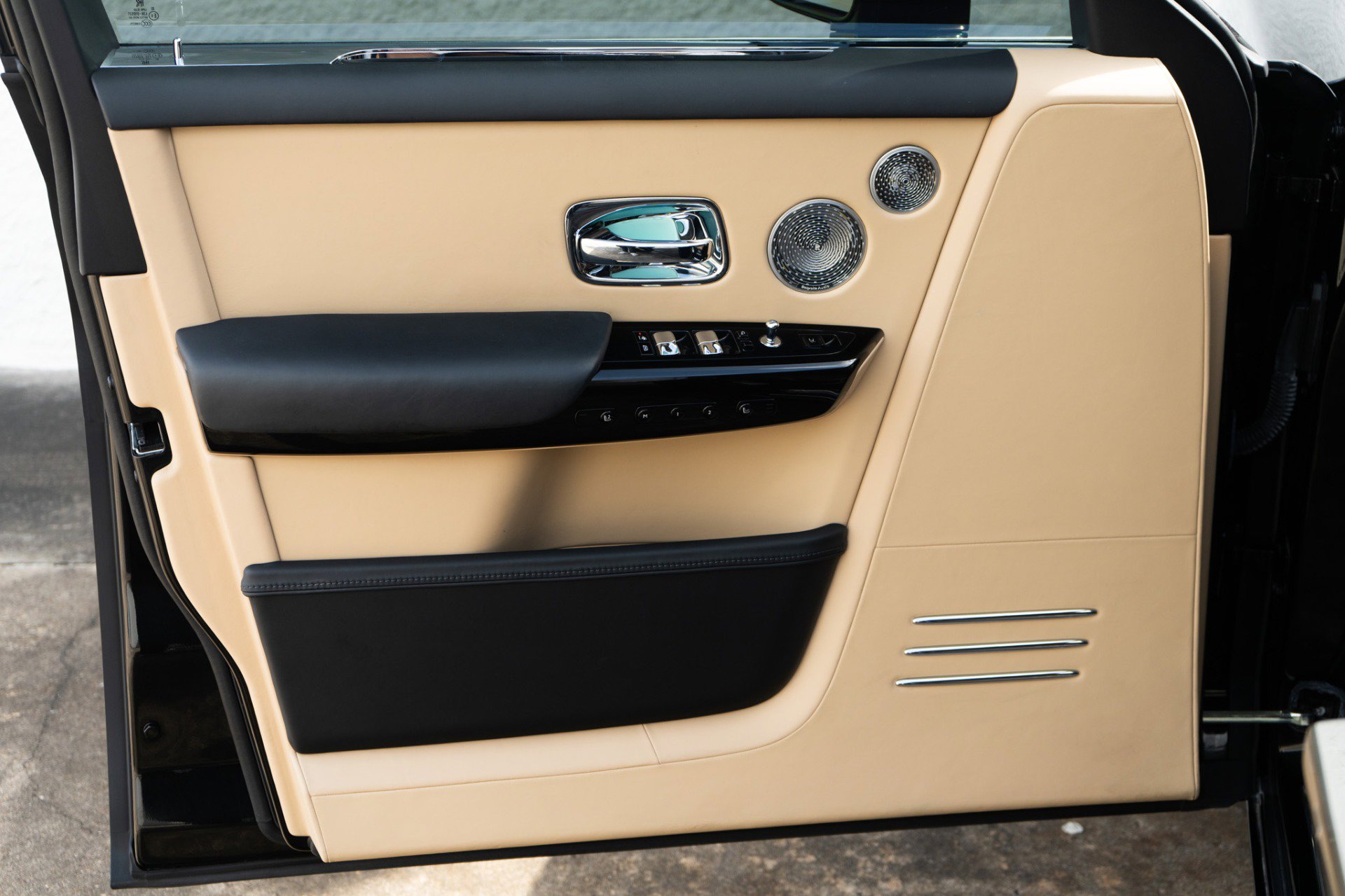 Used 2022 Rolls-Royce Phantom Extended Wheelbase image 37