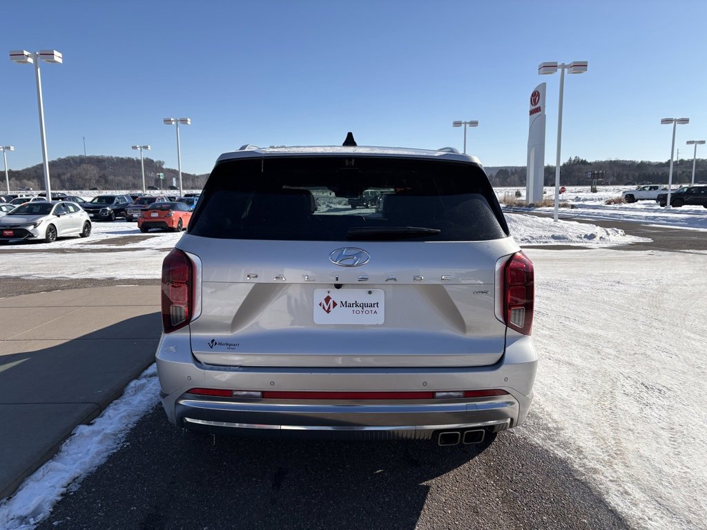 Used 2024 Hyundai Palisade Calligraphy image 3