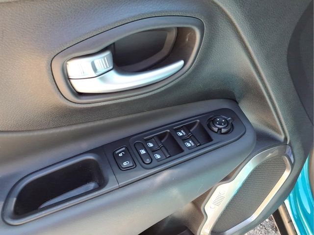 Used 2021 Jeep Renegade Limited AWD/4WD image 12