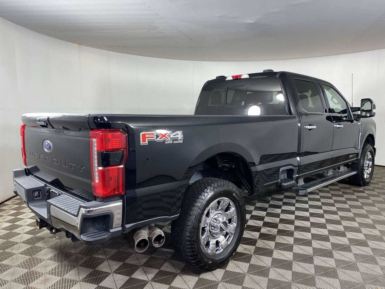 Used 2024 Ford F350 Lariat w/ Chrome Package AWD/4WD image 7