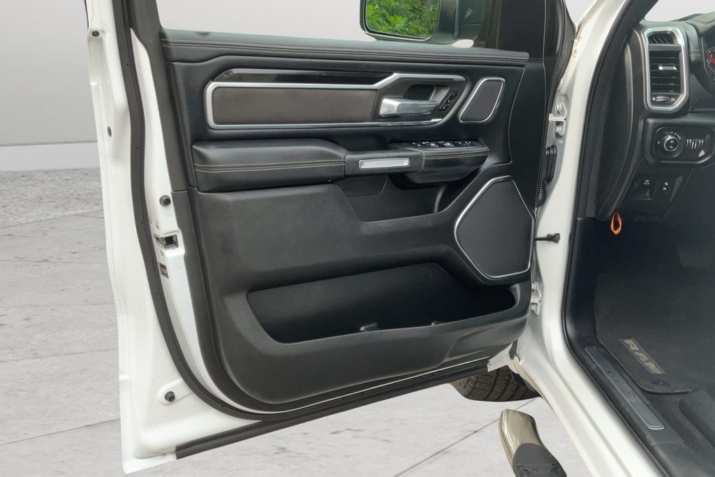 Used 2019 RAM 1500 Laramie AWD/4WD image 11