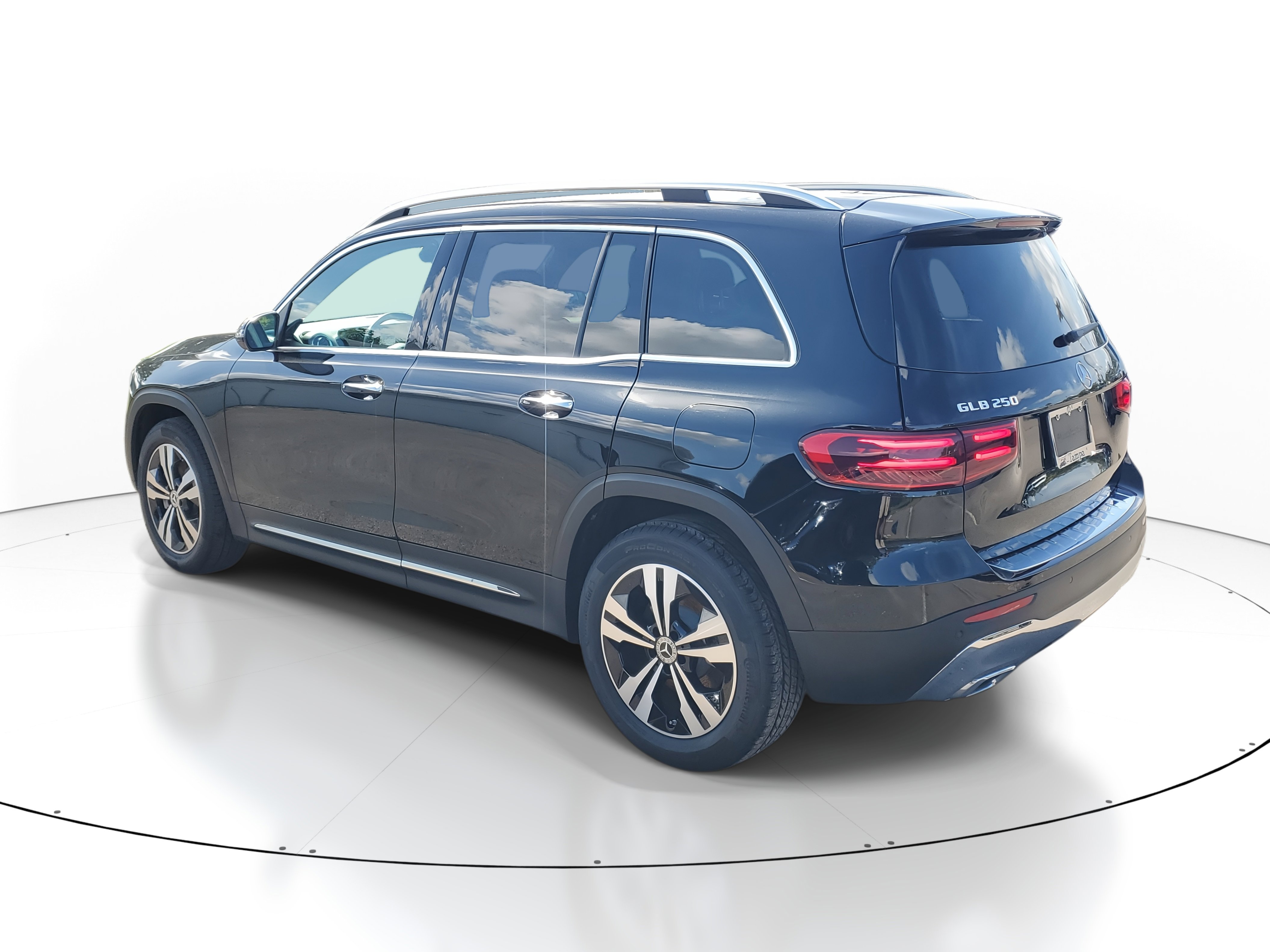 Certified 2025 Mercedes-Benz GLB 250 image 3