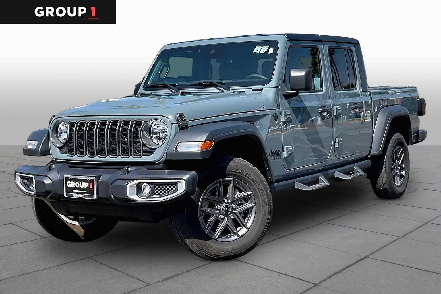 Used 2025 Jeep Gladiator Sport AWD/4WD image 1