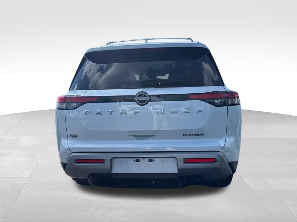 Used 2025 Nissan Pathfinder Platinum FWD image 4