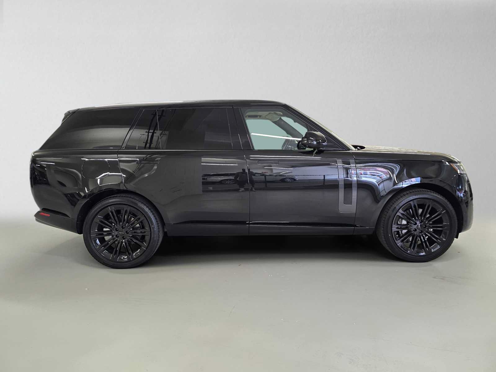 New 2026 Land Rover Range Rover Long Wheelbase SE AWD/4WD image 6