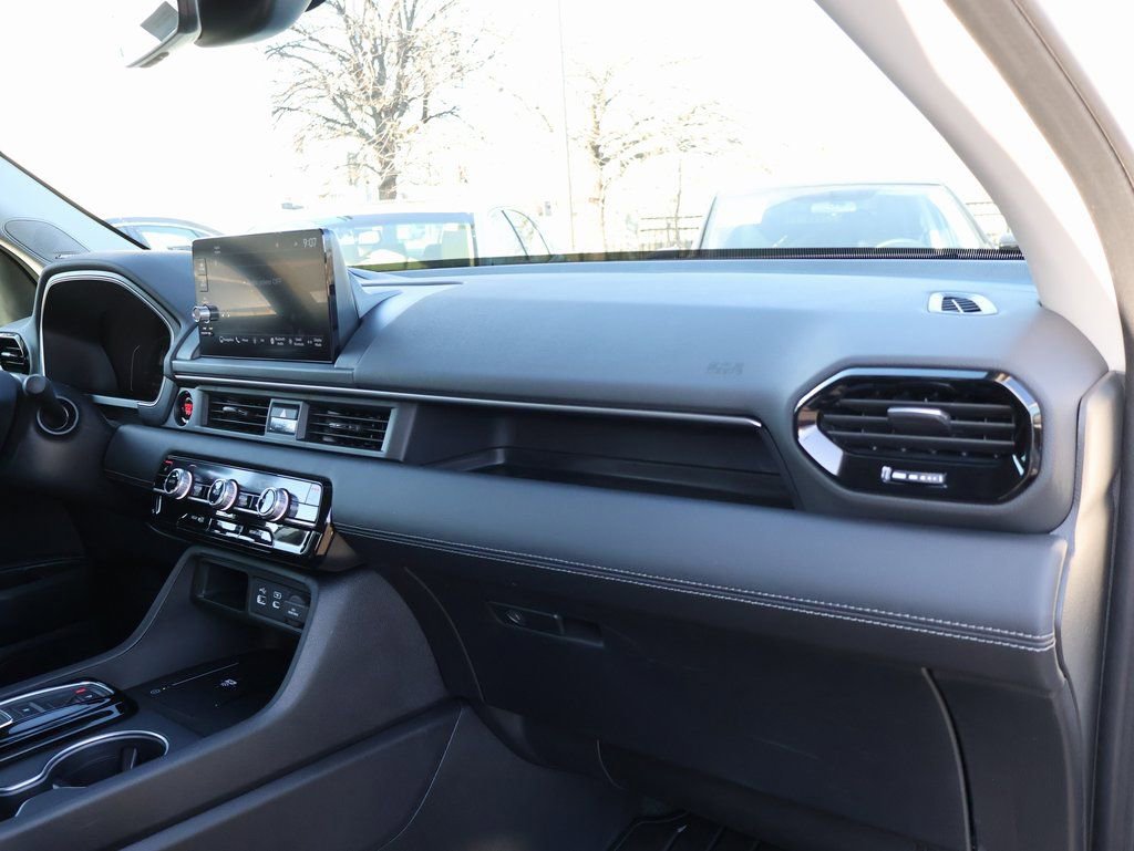 Certified 2025 Honda Pilot Touring image 9