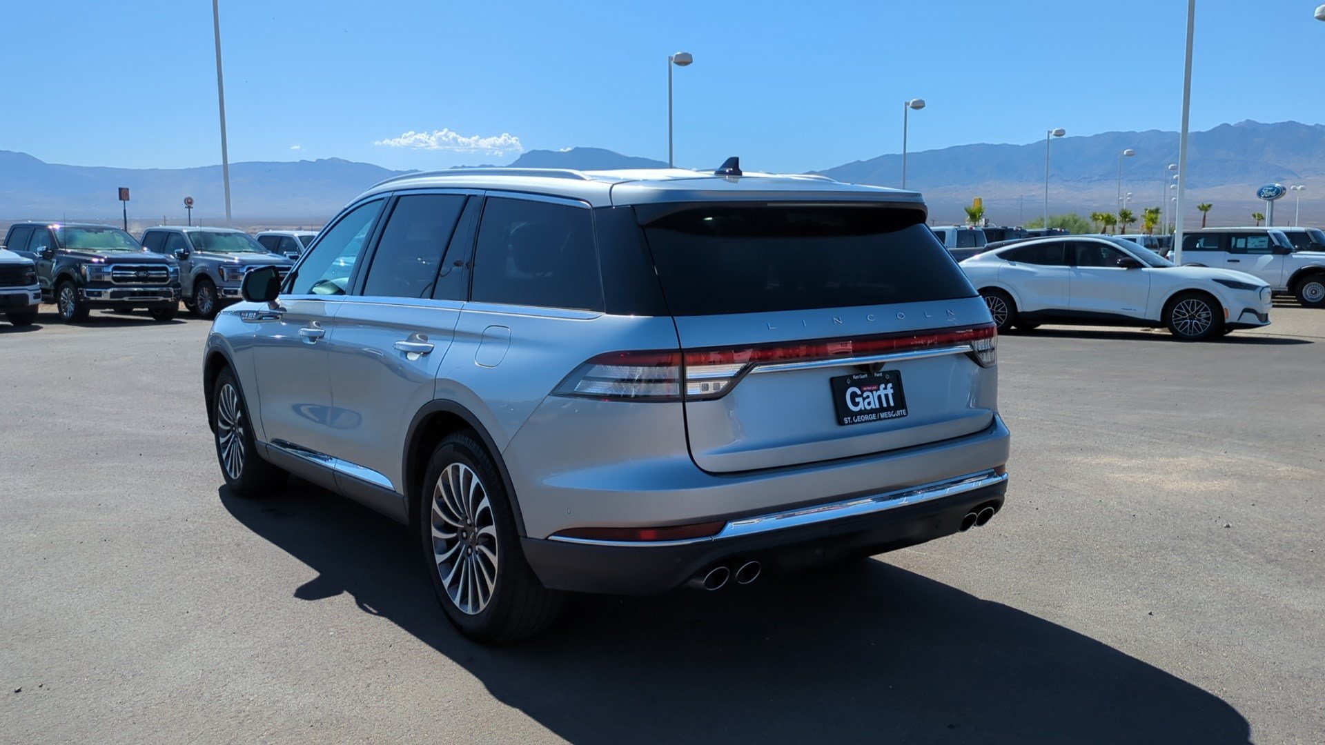 Used 2023 Lincoln Aviator Reserve w/ Equipment Group 201A RWD image 5