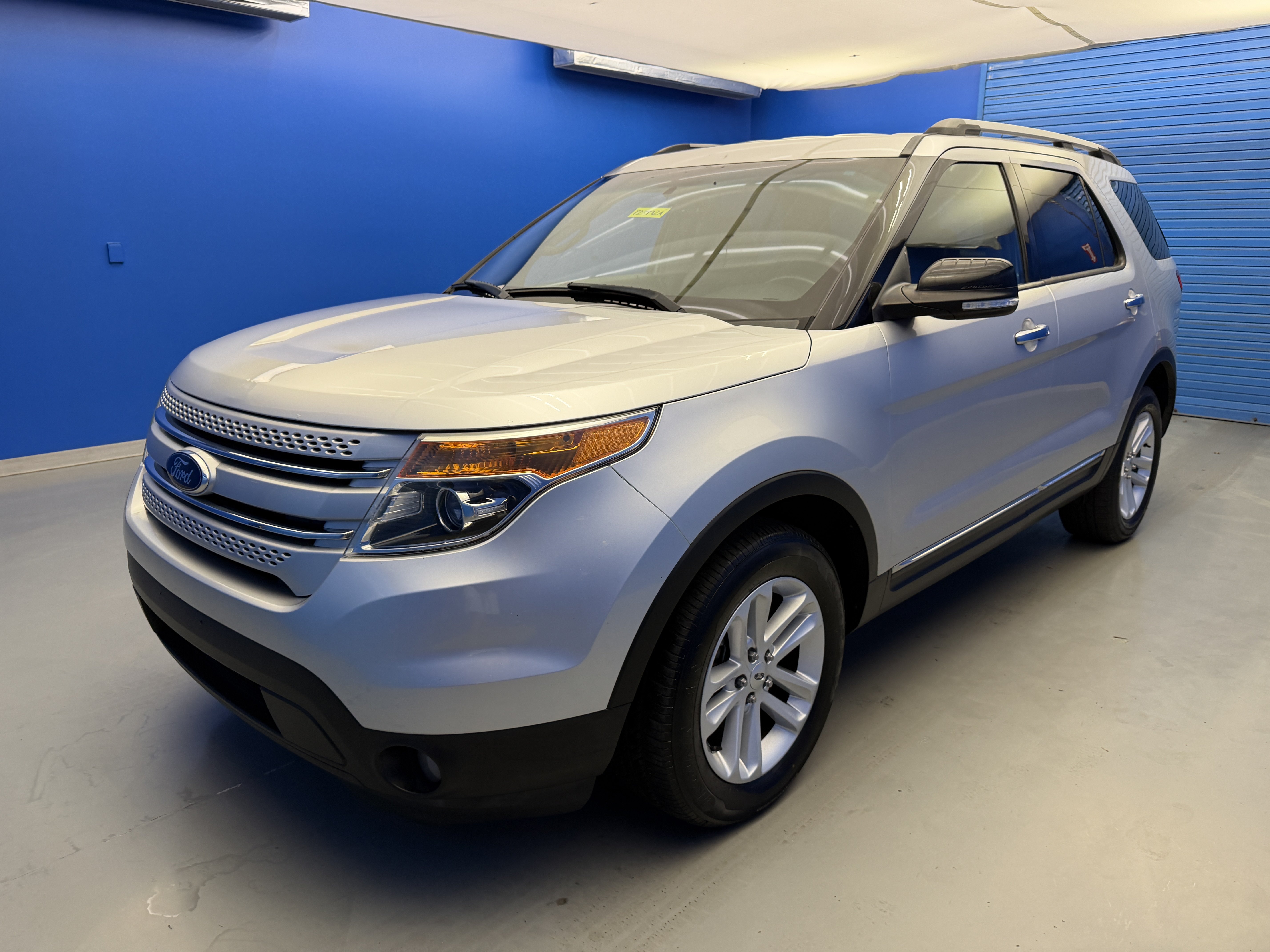 Used 2014 Ford Explorer XLT w/ Equipment Group 202A FWD image 4