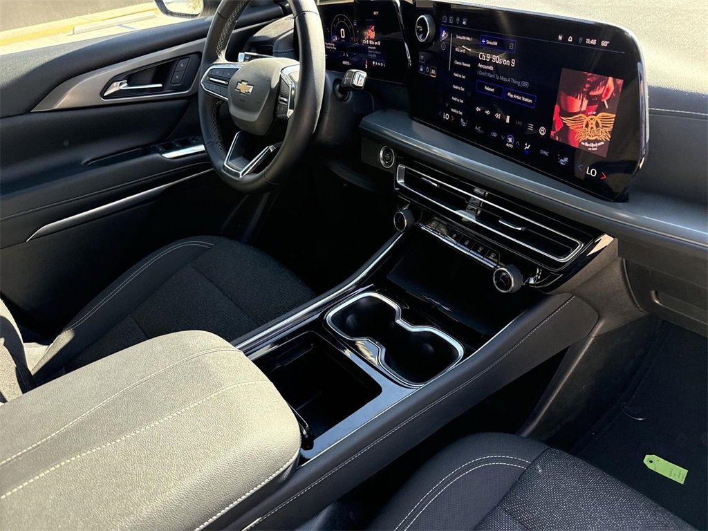 Used 2024 Chevrolet Traverse LT image 26