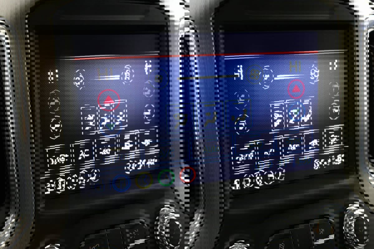 Used 2022 GMC Sierra 3500 Denali image 48