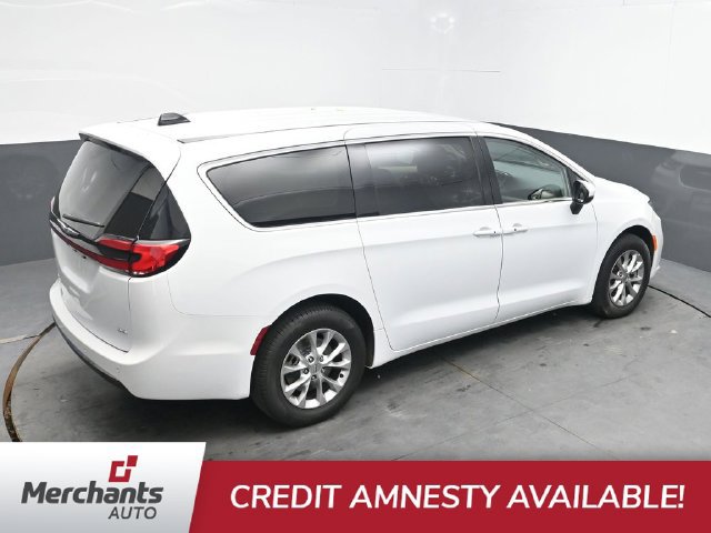 Used 2023 Chrysler Pacifica Touring-L AWD/4WD image 30