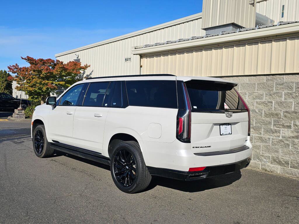 Certified 2023 Cadillac Escalade ESV Sport Platinum image 5