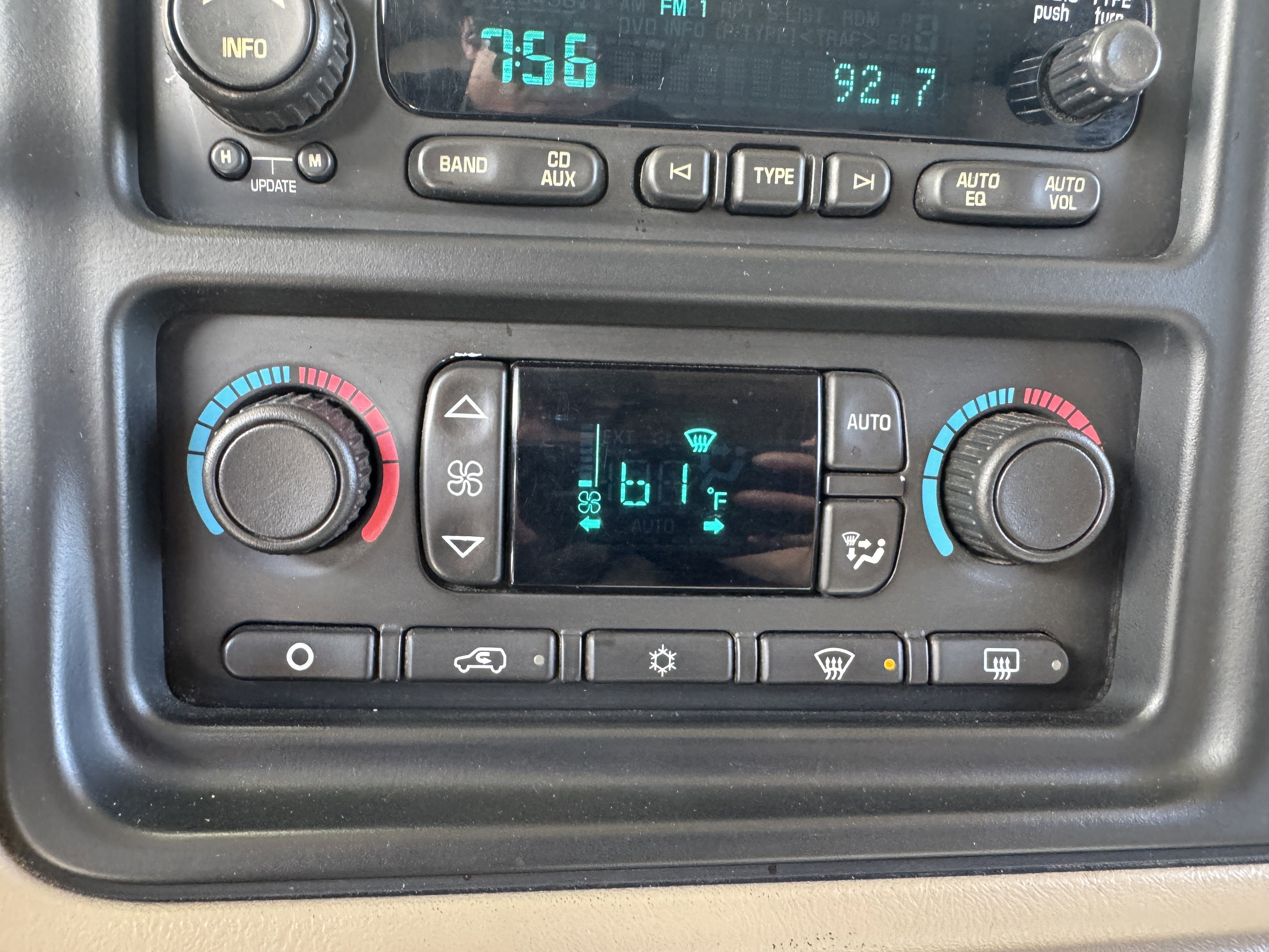 Used 2005 GMC Sierra 2500 SLT w/ Heavy-Duty Power Package image 27