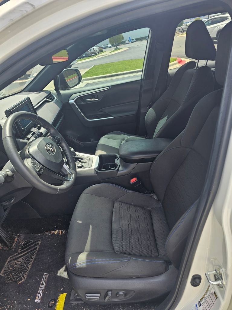 Used 2022 Toyota RAV4 SE w/ Convenience Package AWD/4WD image 7