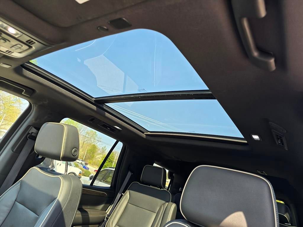 Used 2021 Chevrolet Tahoe Premier w/ Premium Package image 8