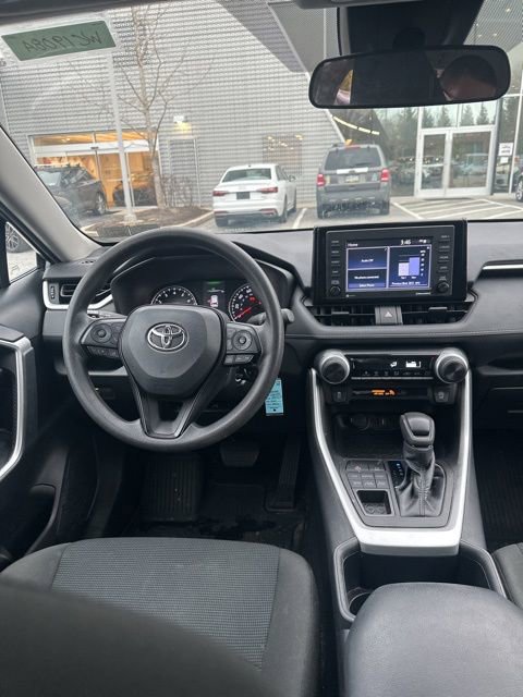 Used 2022 Toyota RAV4 LE image 11