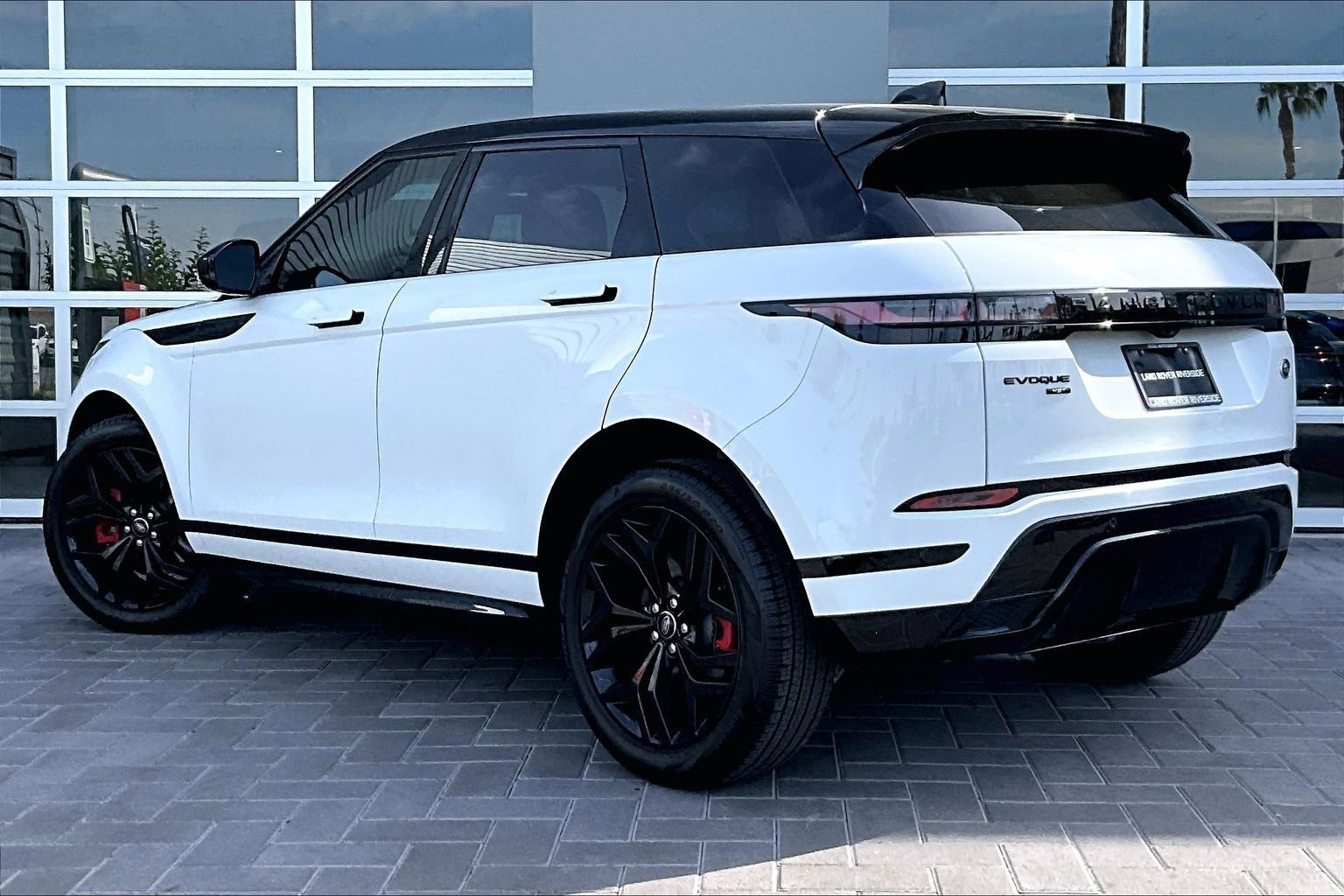 Used 2023 Land Rover Range Rover Evoque HST image 12