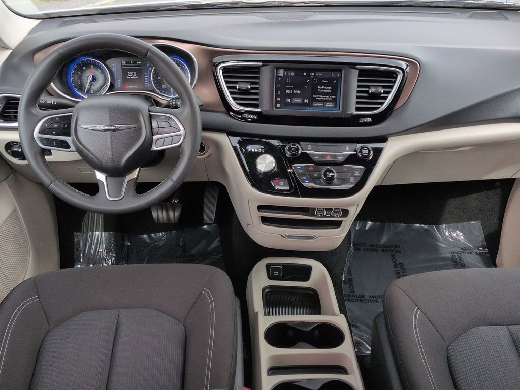 Used 2023 Chrysler Voyager LX image 34