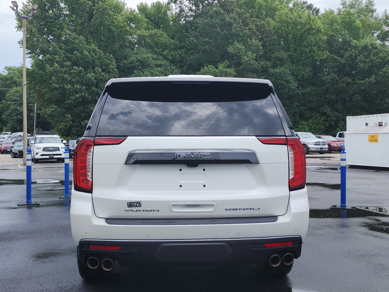Used 2023 GMC Yukon Denali Ultimate AWD/4WD image 4