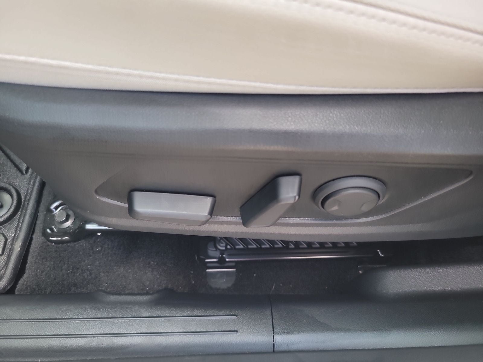 Used 2025 Hyundai Tucson Limited AWD/4WD image 12