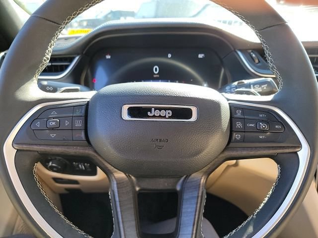 Used 2023 Jeep Grand Cherokee L Limited AWD/4WD image 14