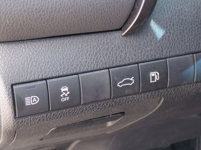 Used 2018 Toyota Camry LE FWD image 14