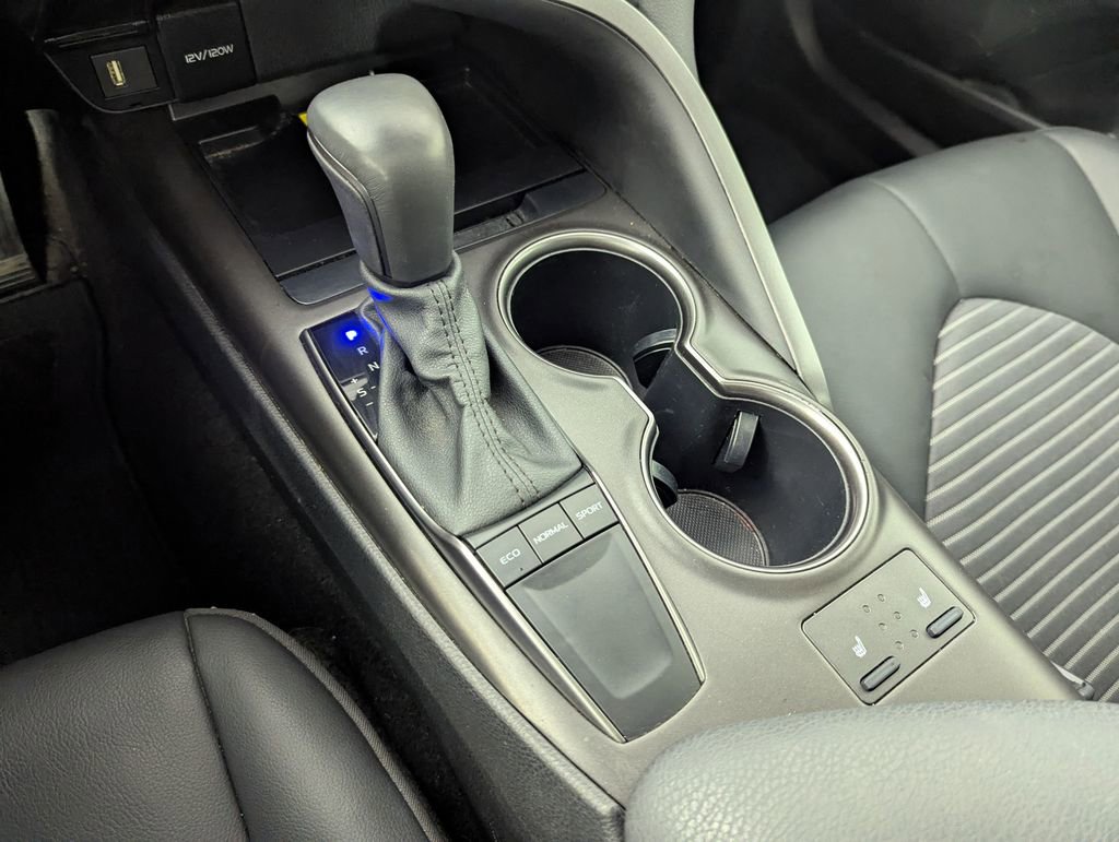 Used 2023 Toyota Camry SE w/ Cold Weather Package image 13