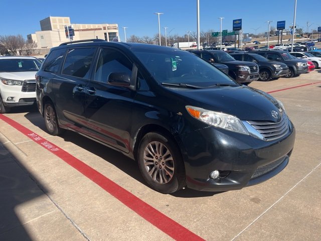 Used 2015 Toyota Sienna XLE image 7