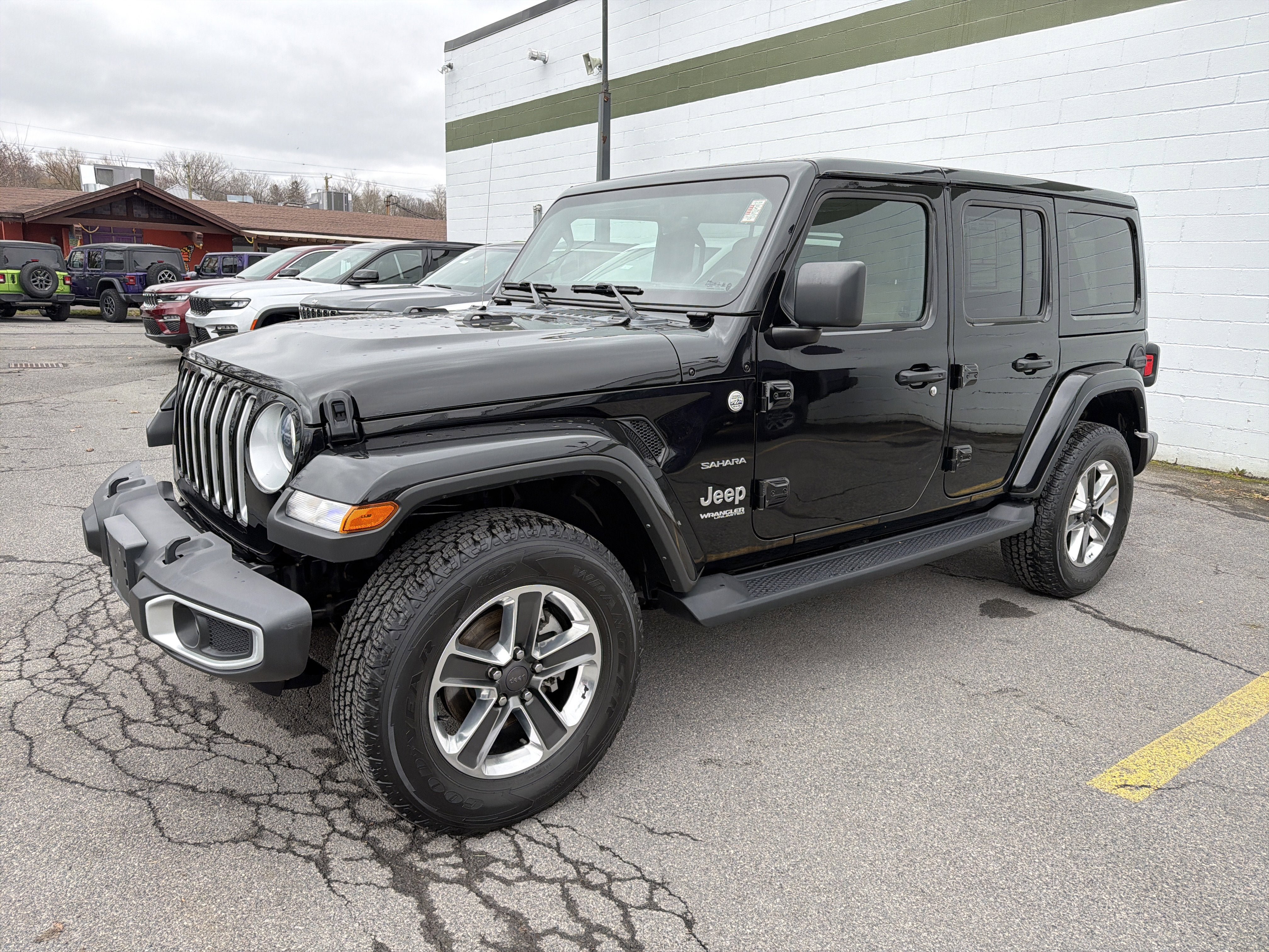 Used 2022 Jeep Wrangler Unlimited Sahara w/ Cold Weather Group AWD/4WD image 4