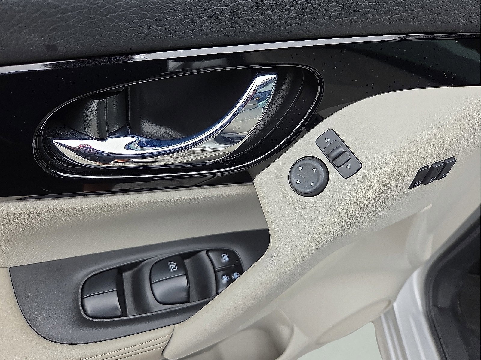 Used 2022 Nissan Rogue Sport SL w/ Premium Package image 15