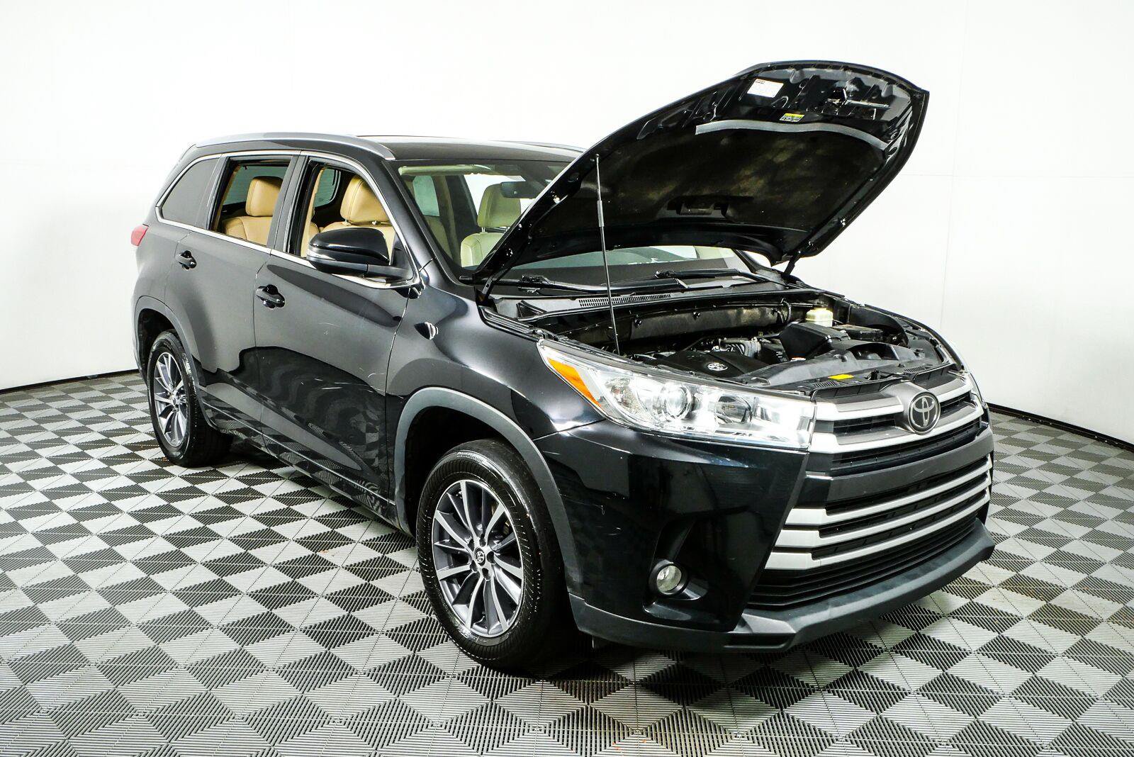 Used 2018 Toyota Highlander XLE FWD image 36