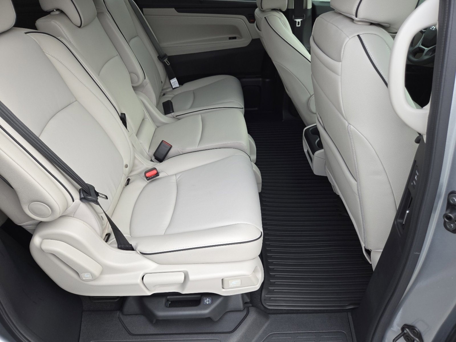 New 2026 Honda Odyssey Touring image 24