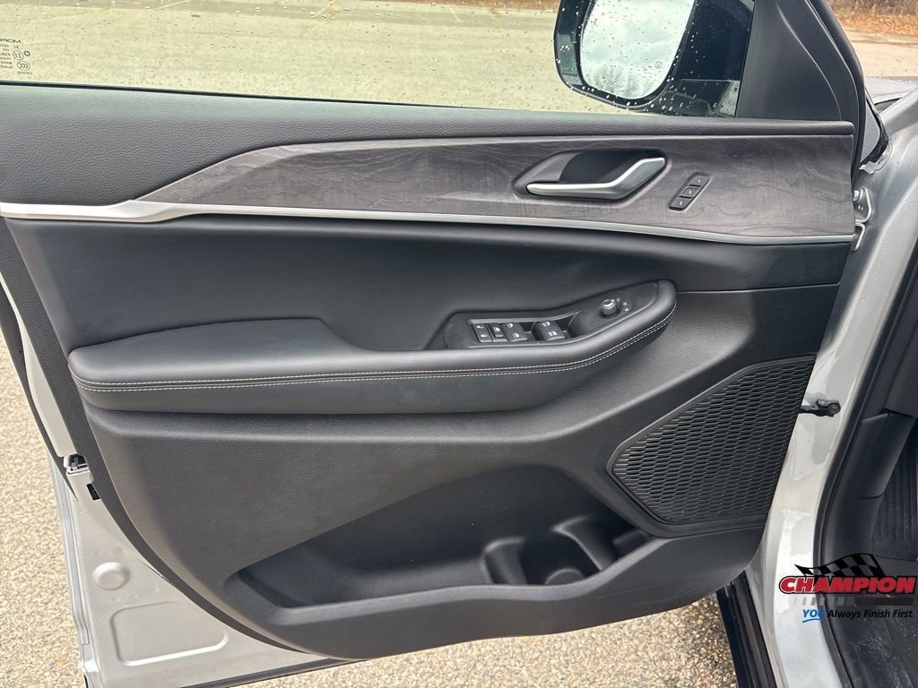 Used 2024 Jeep Grand Cherokee Limited image 15