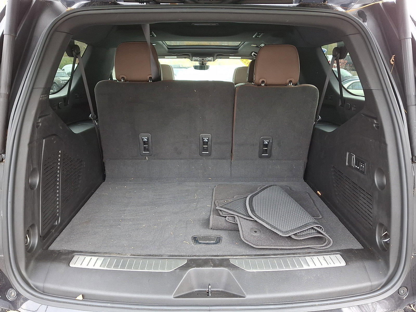 Used 2022 Chevrolet Suburban High Country image 30