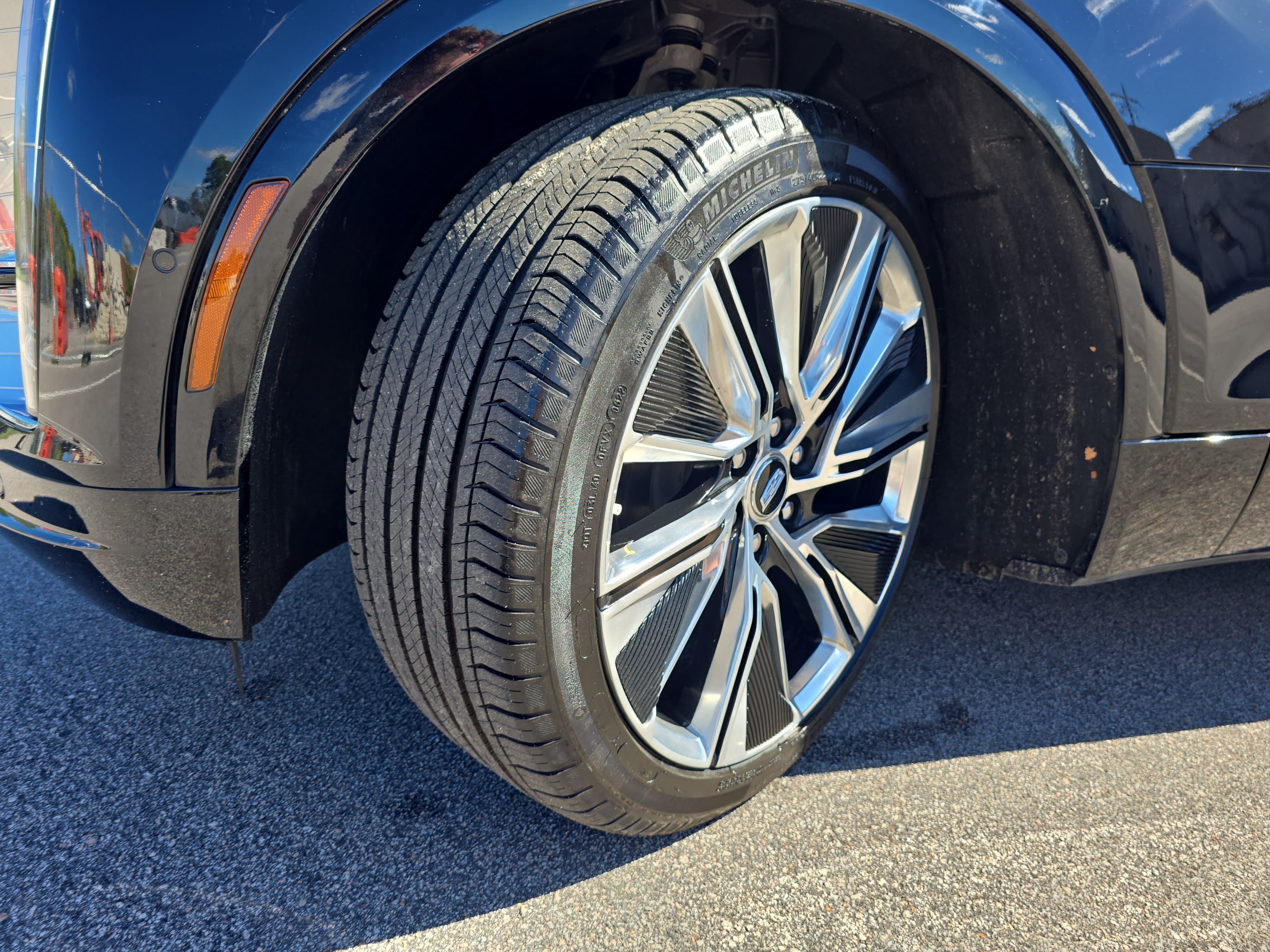 Used 2023 Cadillac Lyriq 2WD image 32