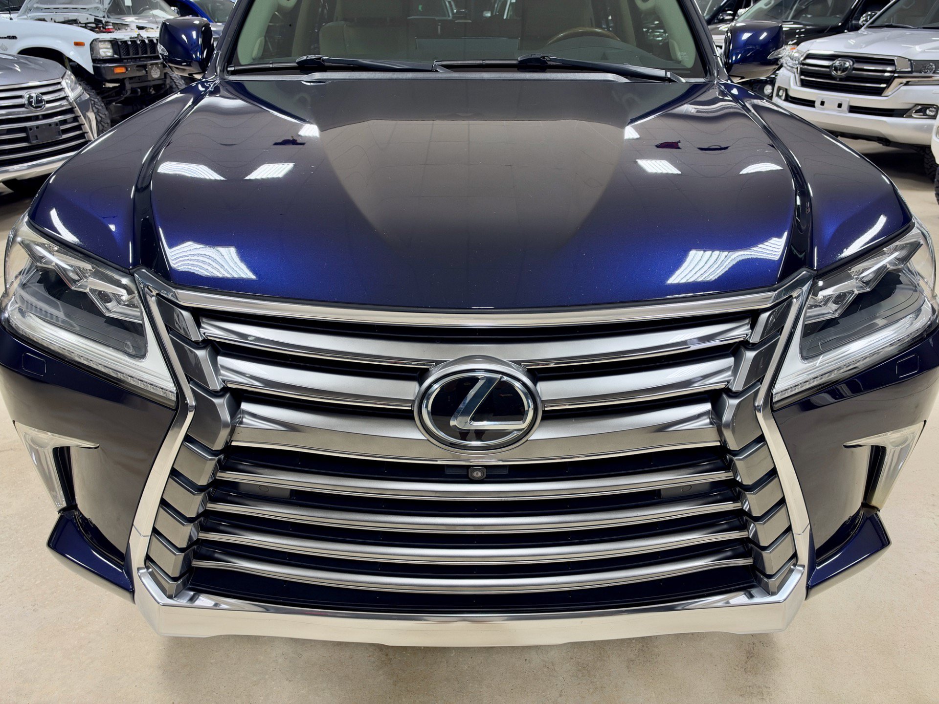 Used 2017 Lexus LX 570 4WD w/ Luxury Package image 19