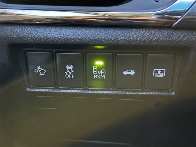 Used 2018 Toyota Avalon Limited image 37