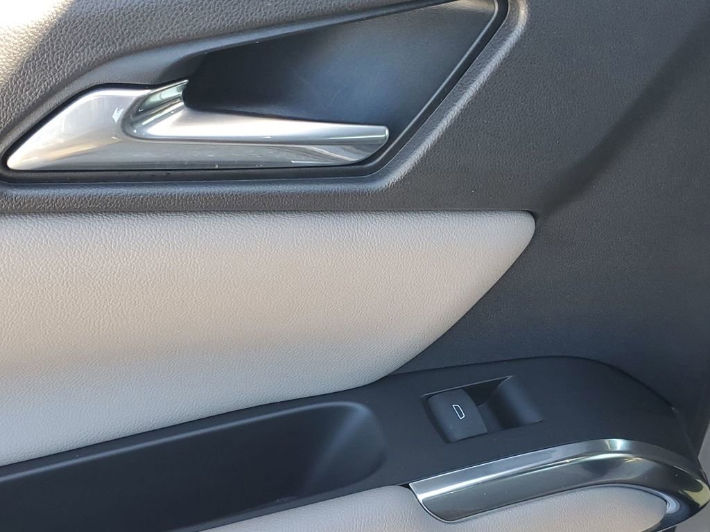 Used 2025 Chevrolet Traverse LT image 47