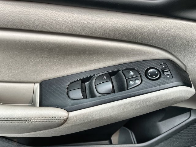 Used 2024 Nissan Altima 2.5 SV FWD image 23
