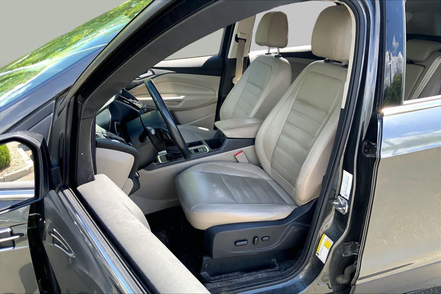 Used 2017 Ford Escape Titanium AWD/4WD image 8