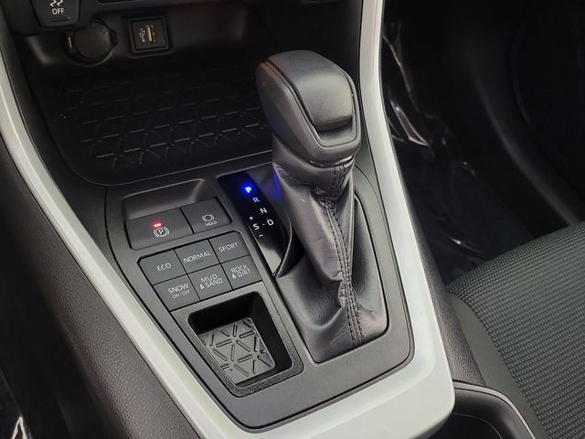 Used 2024 Toyota RAV4 LE AWD/4WD image 30