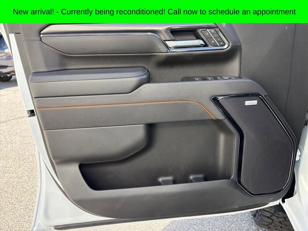 Used 2025 GMC Sierra 2500 AT4 w/ AT4 Premium Plus Package image 9