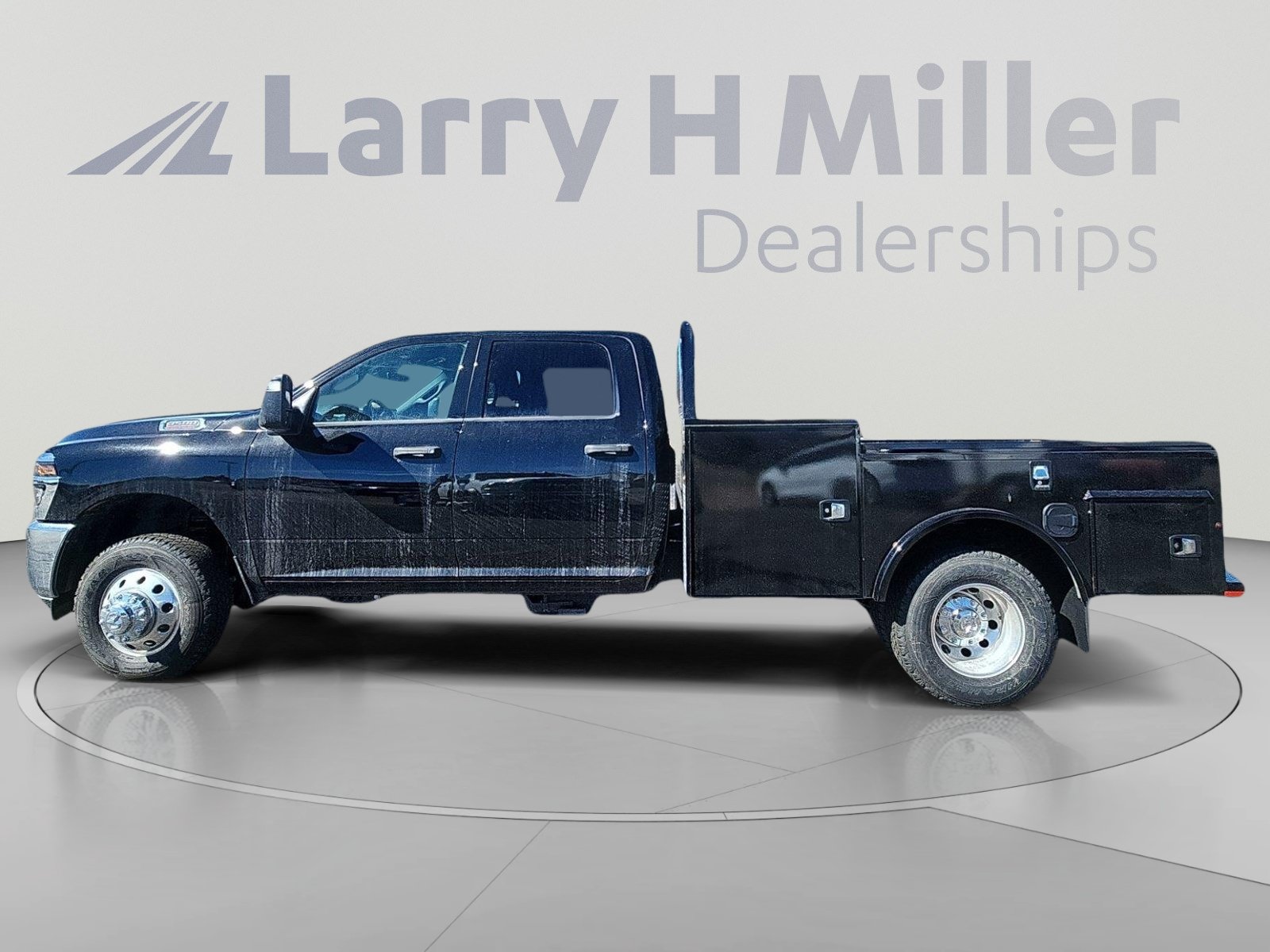 New 2025 RAM 3500 Tradesman w/ Chrome Appearance Group AWD/4WD image 3