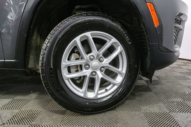 Used 2025 Jeep Grand Cherokee Laredo X w/ Luxury Tech Group I AWD/4WD image 16