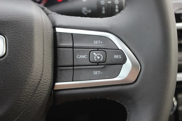 Used 2025 Jeep Compass Latitude w/ Convenience Group AWD/4WD image 15