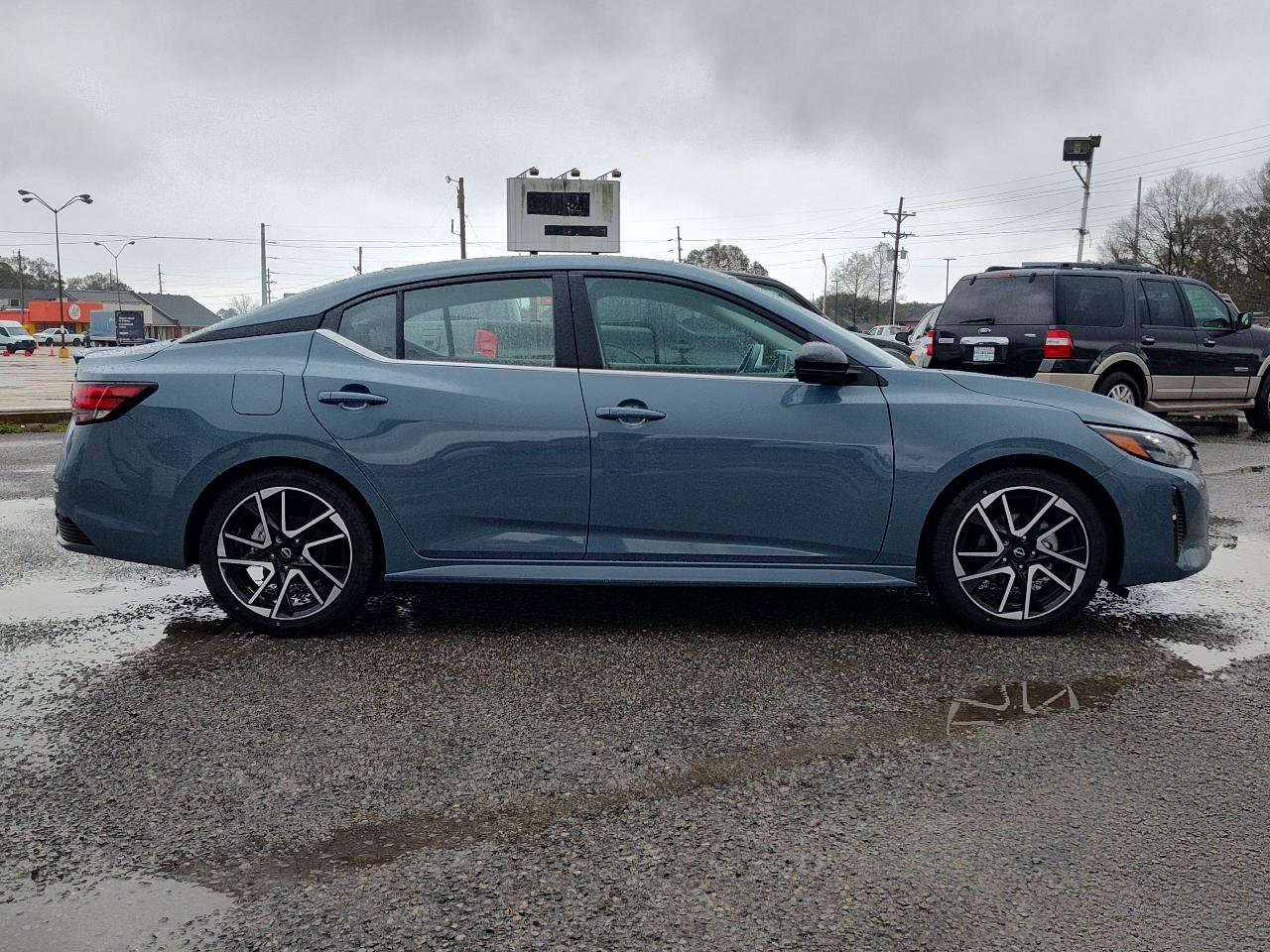 Used 2025 Nissan Sentra SR w/ SR Premium Package image 8